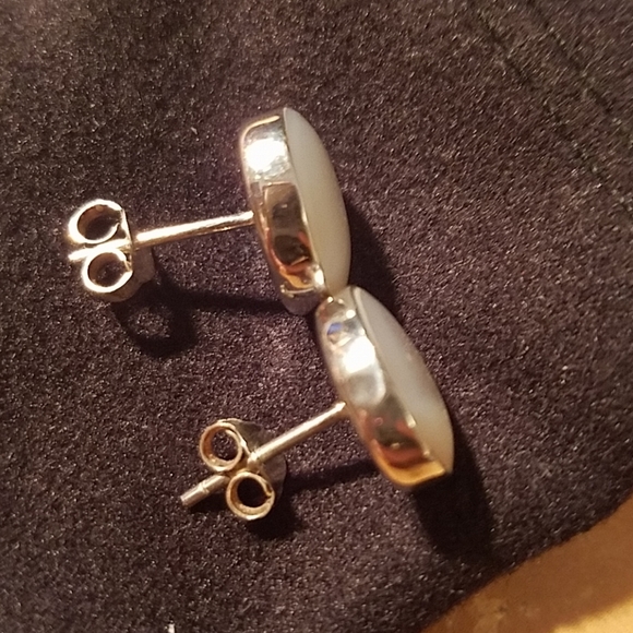 Oval white seashell silver studs 925 - Picture 3 of 3